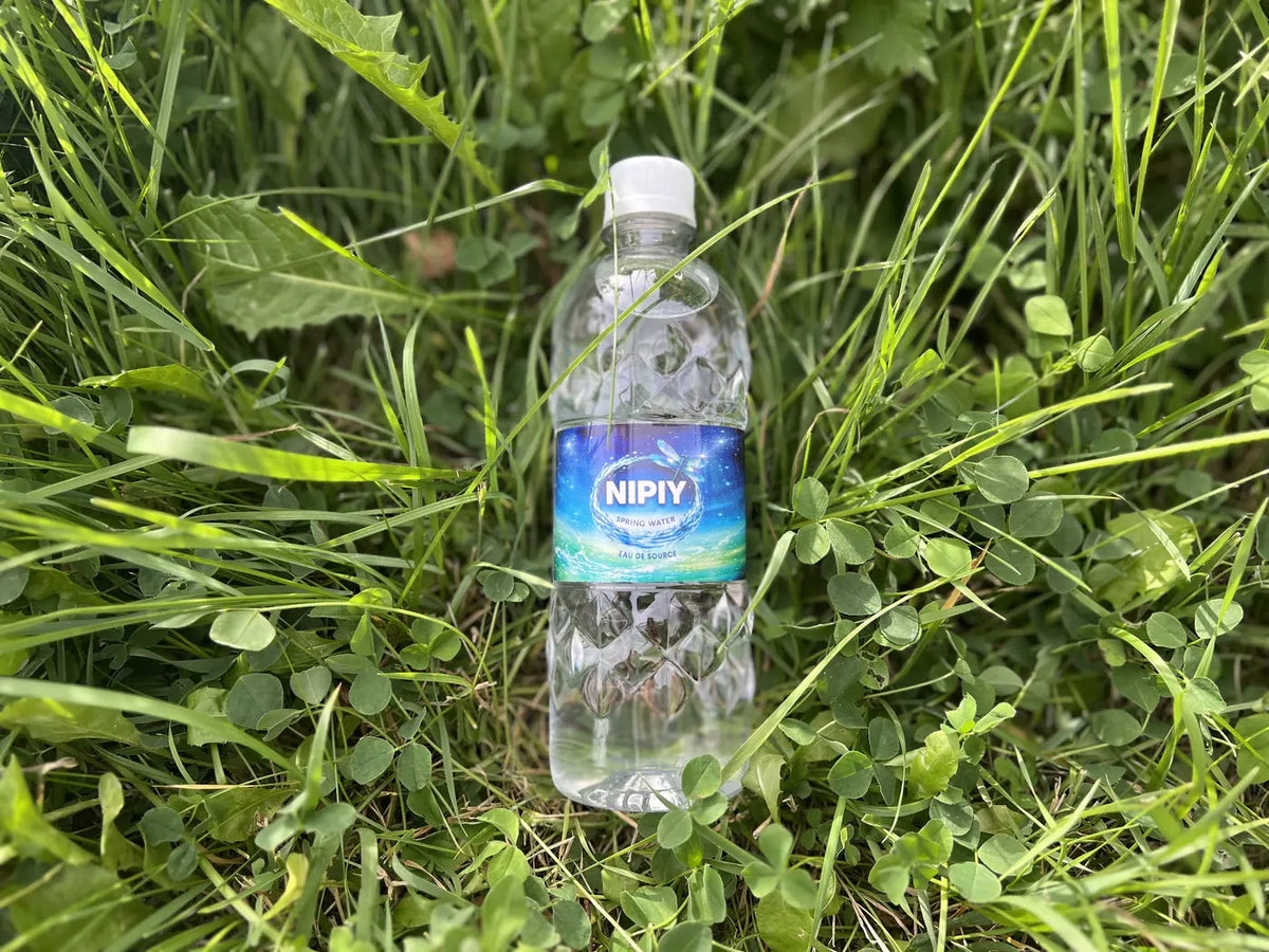 Spring Nipiy bottle in grass and clover